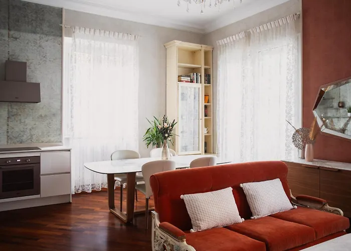 アパート Bellevue Rosselli コモ